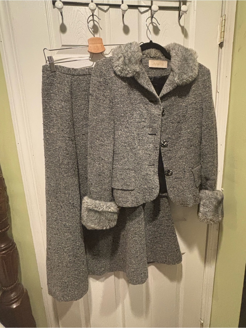VTG Women LaVantino Tweed Wool-Blend Skirt Suit W/Faux Fur Collar/Cuff Sz 6 USA